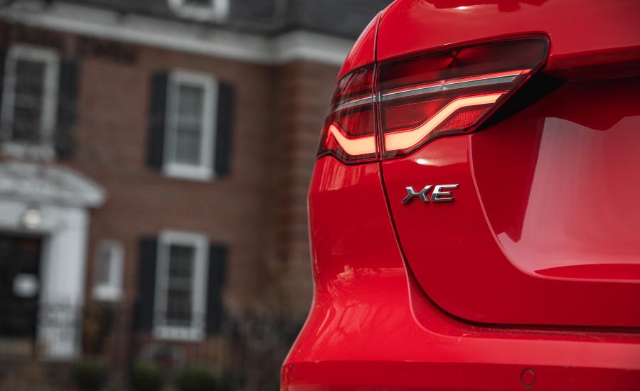 Детали экстерьера Jaguar XE P300 R-Dynamic 2019 года  (NA) (фото 32 из 40)